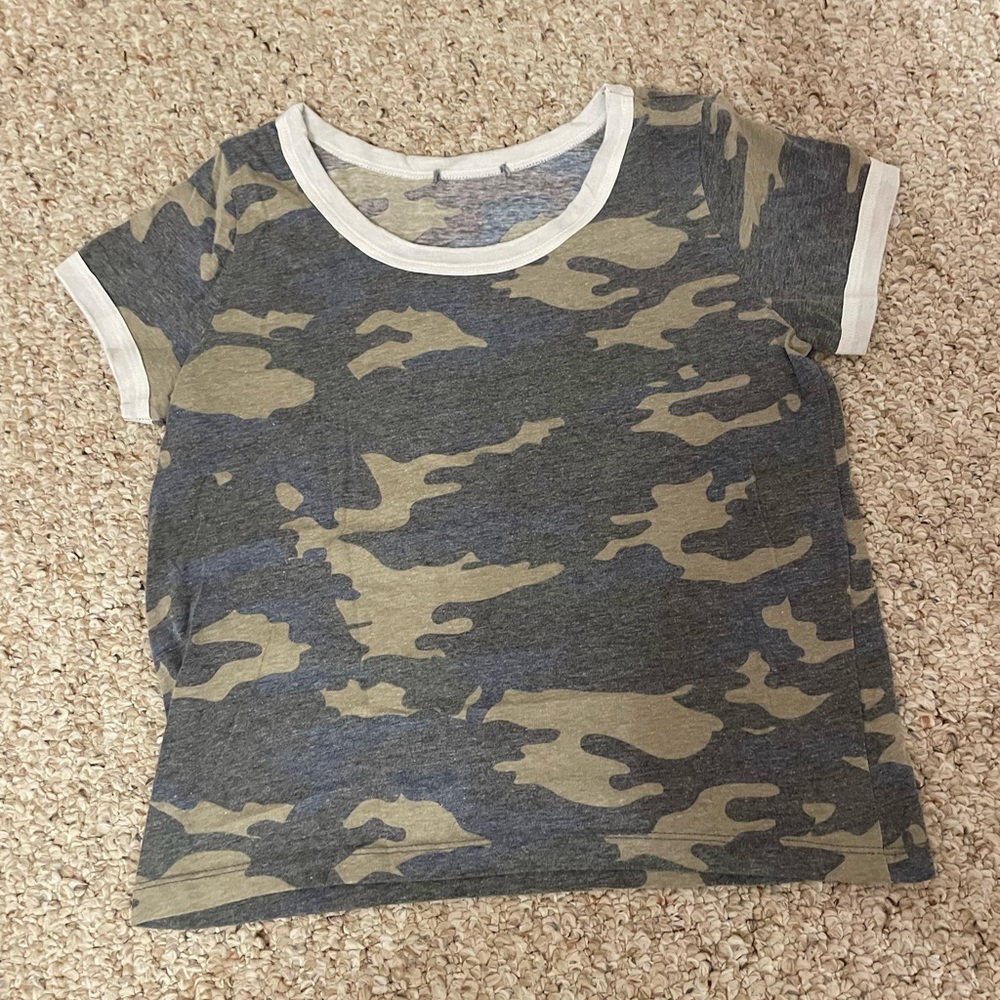 Camo cropped tee